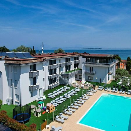 Hotel Oliveto Desenzano del Garda Bagian luar foto