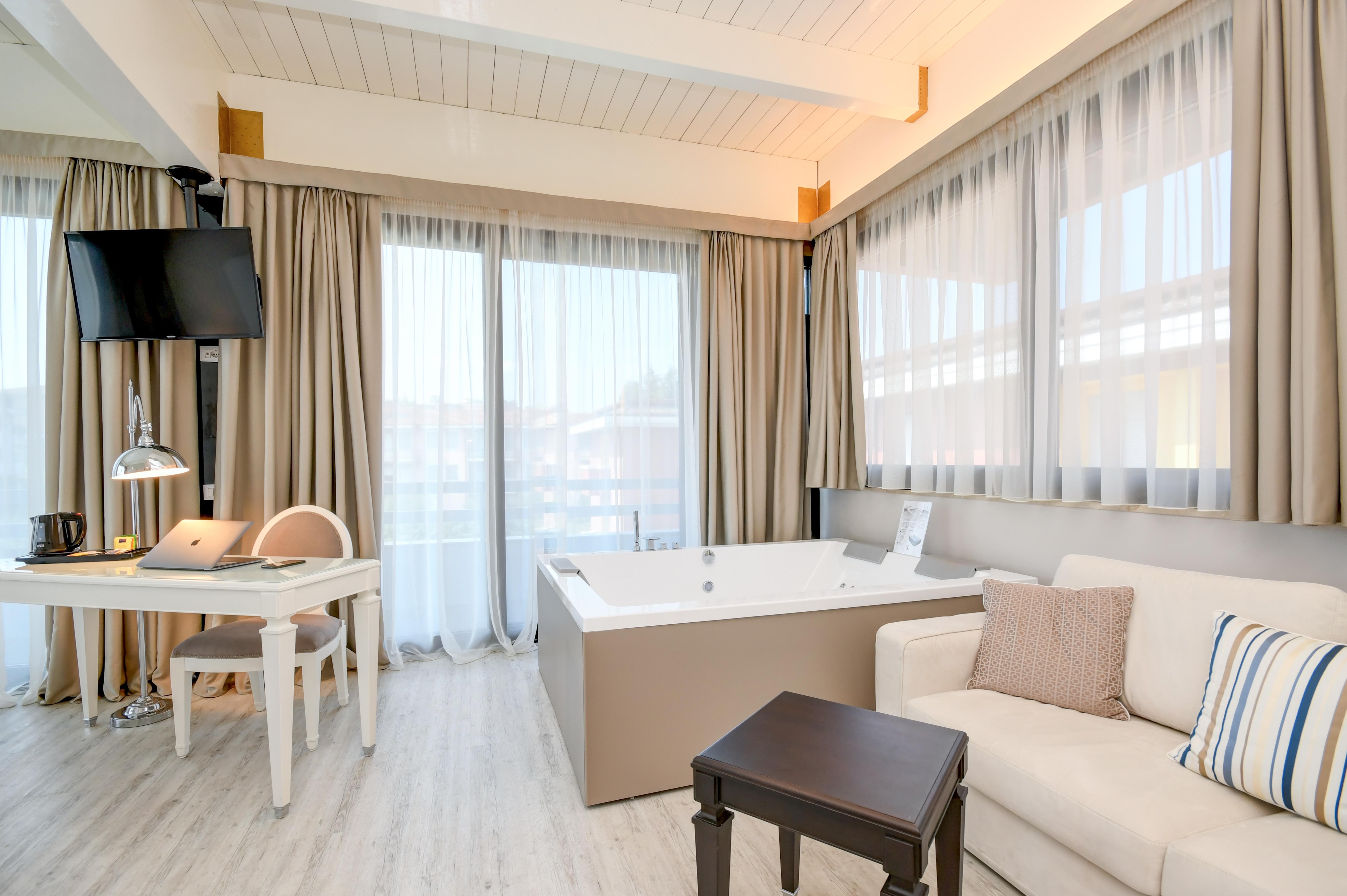 Hotel Oliveto Desenzano del Garda Bagian luar foto
