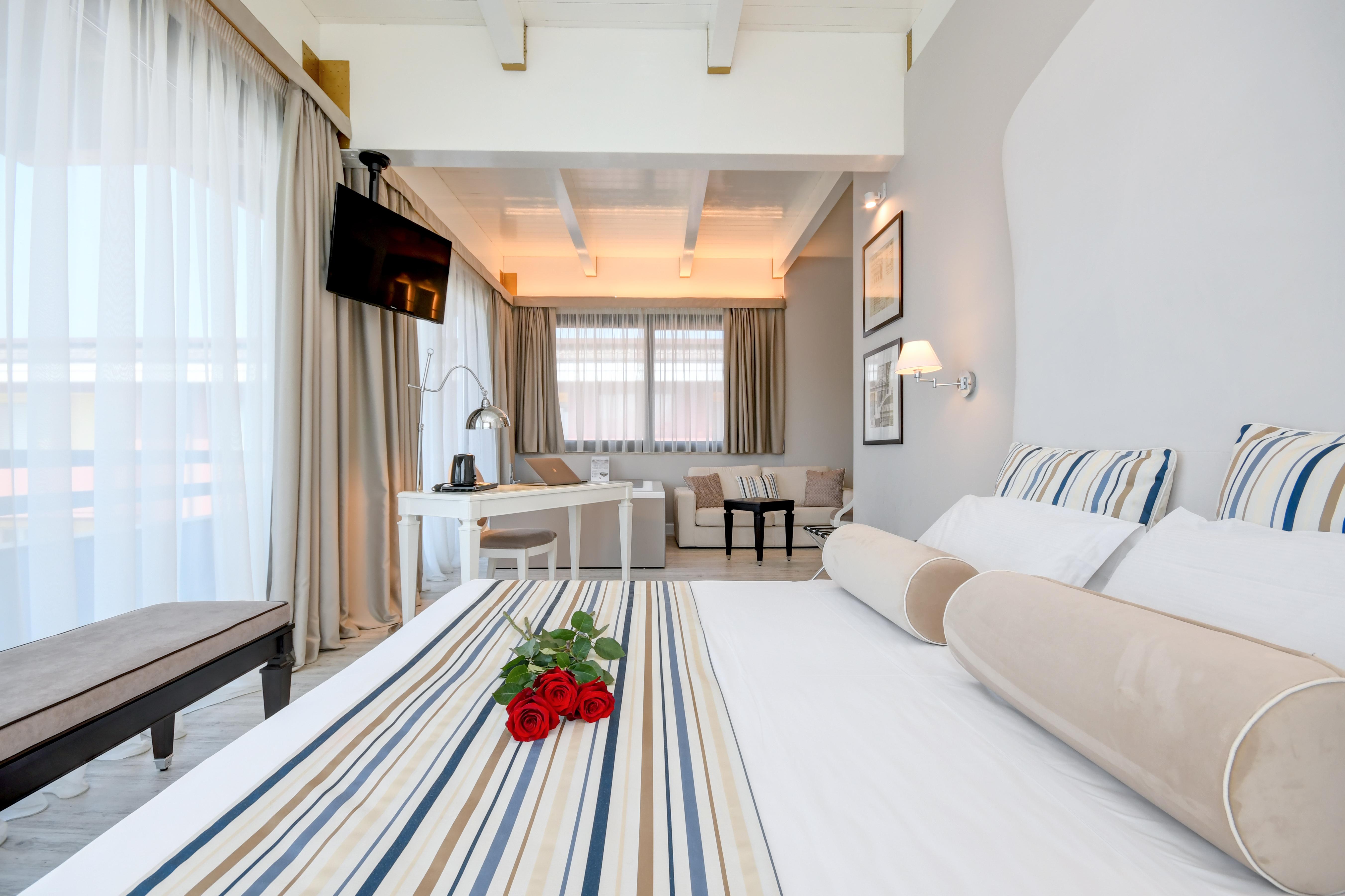 Hotel Oliveto Desenzano del Garda Bagian luar foto