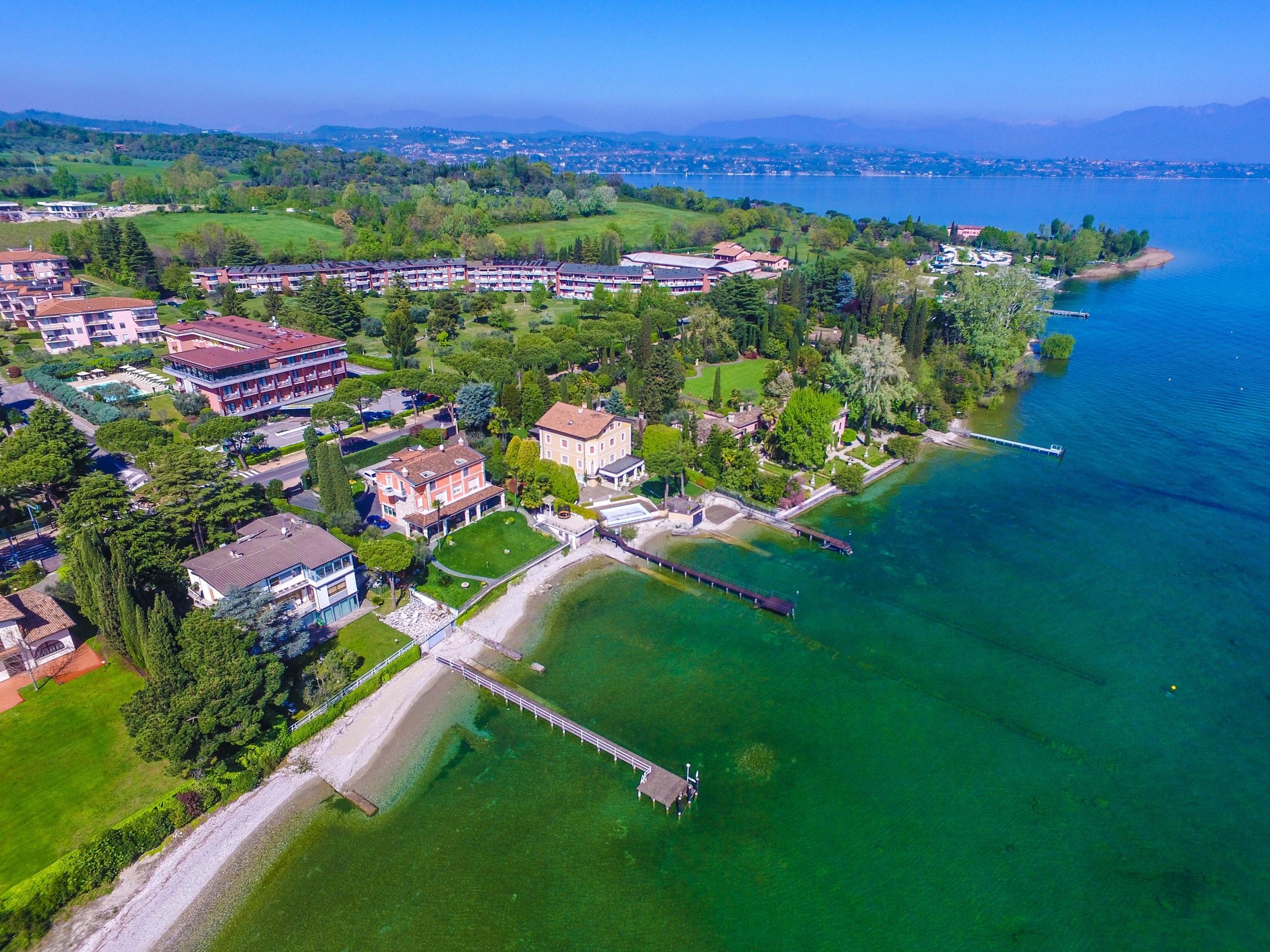 Hotel Oliveto Desenzano del Garda Bagian luar foto