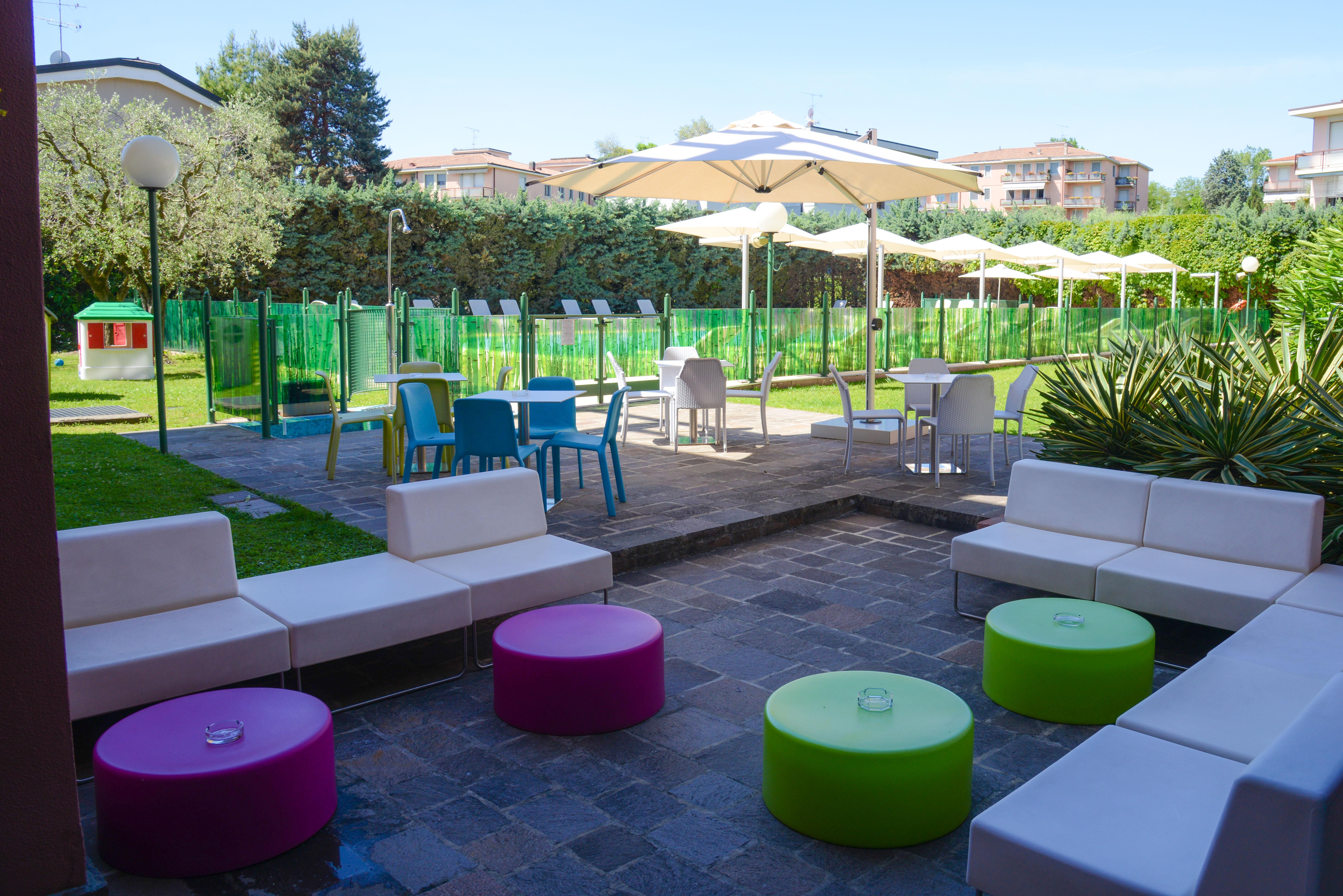 Hotel Oliveto Desenzano del Garda Bagian luar foto