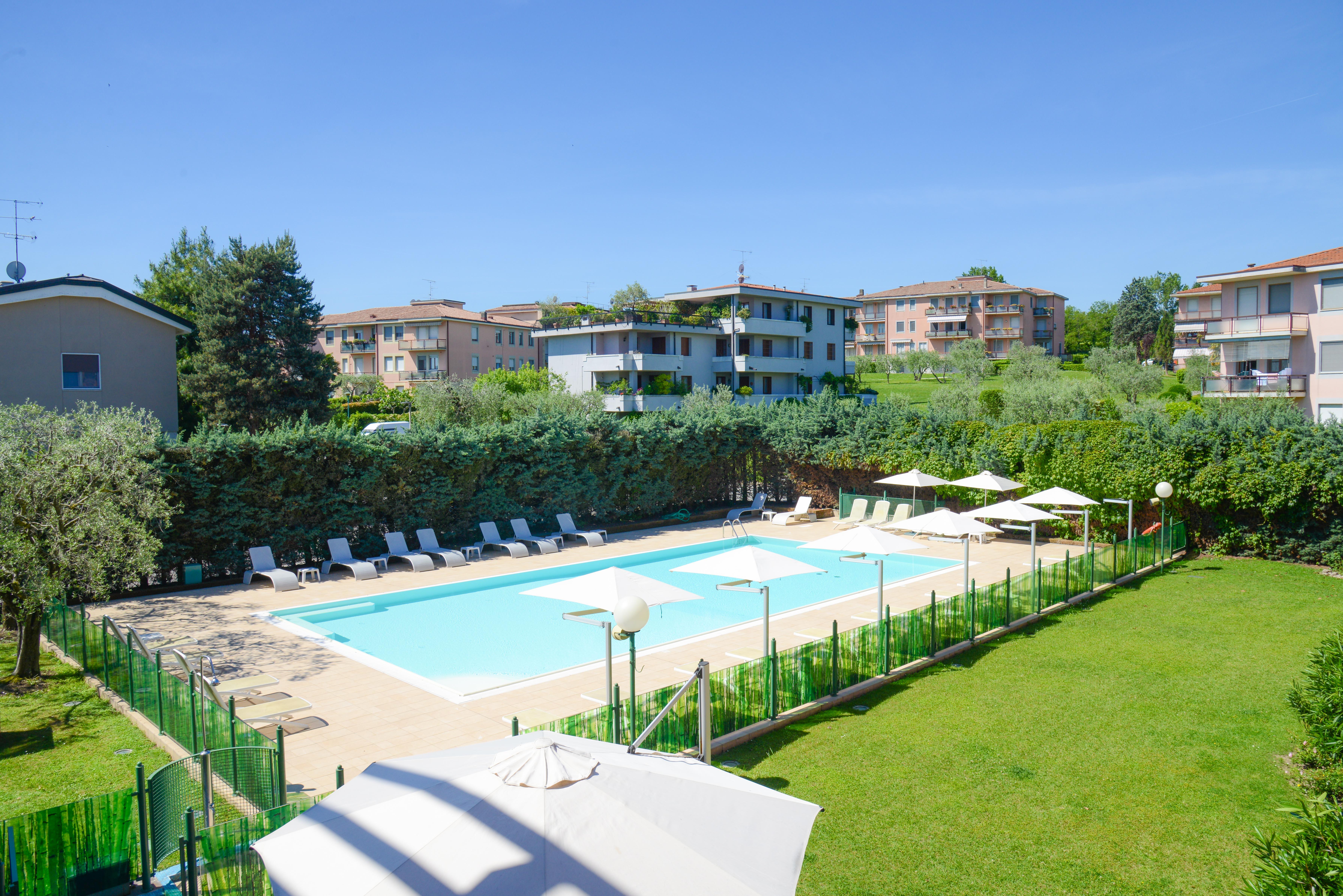 Hotel Oliveto Desenzano del Garda Bagian luar foto