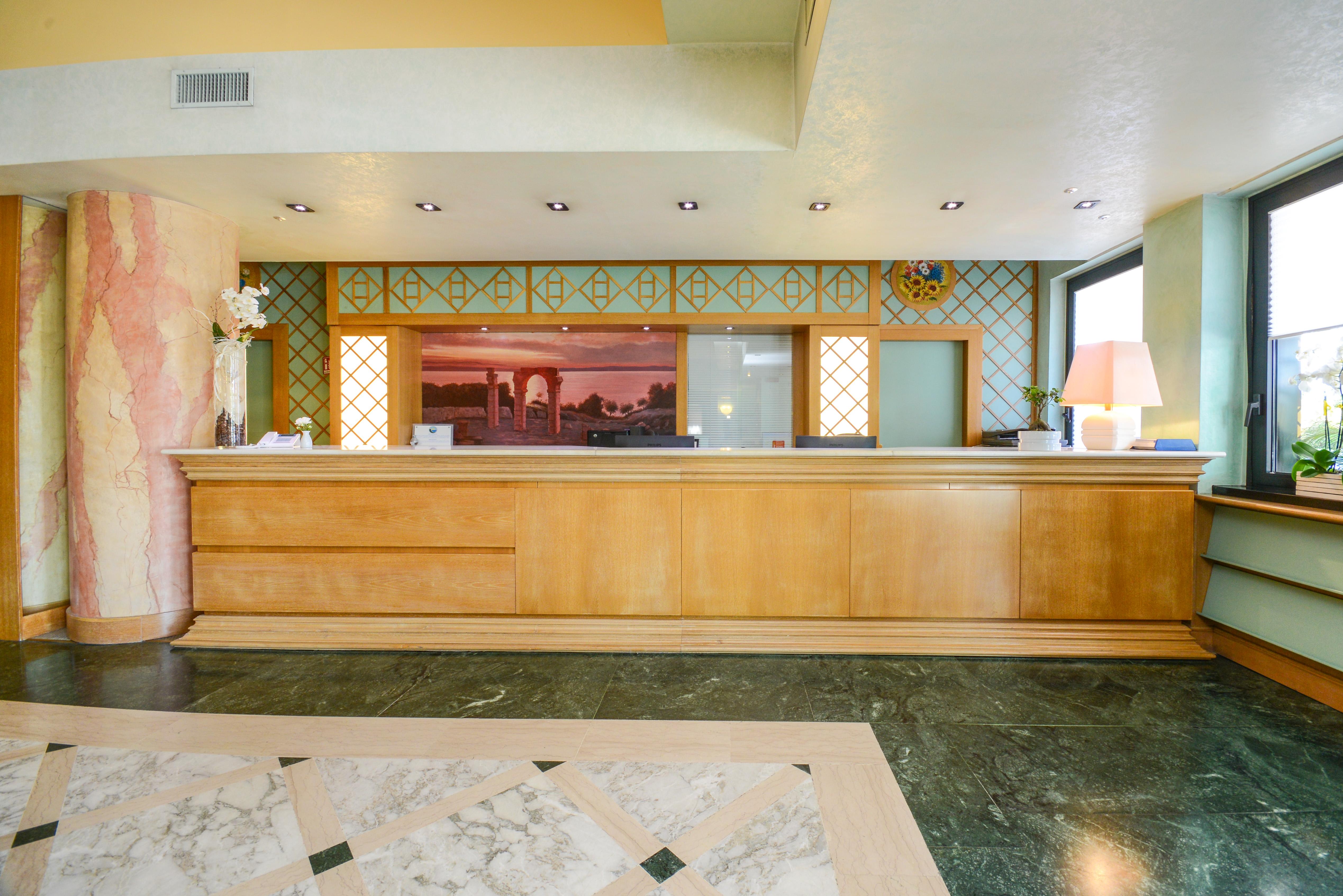 Hotel Oliveto Desenzano del Garda Bagian luar foto