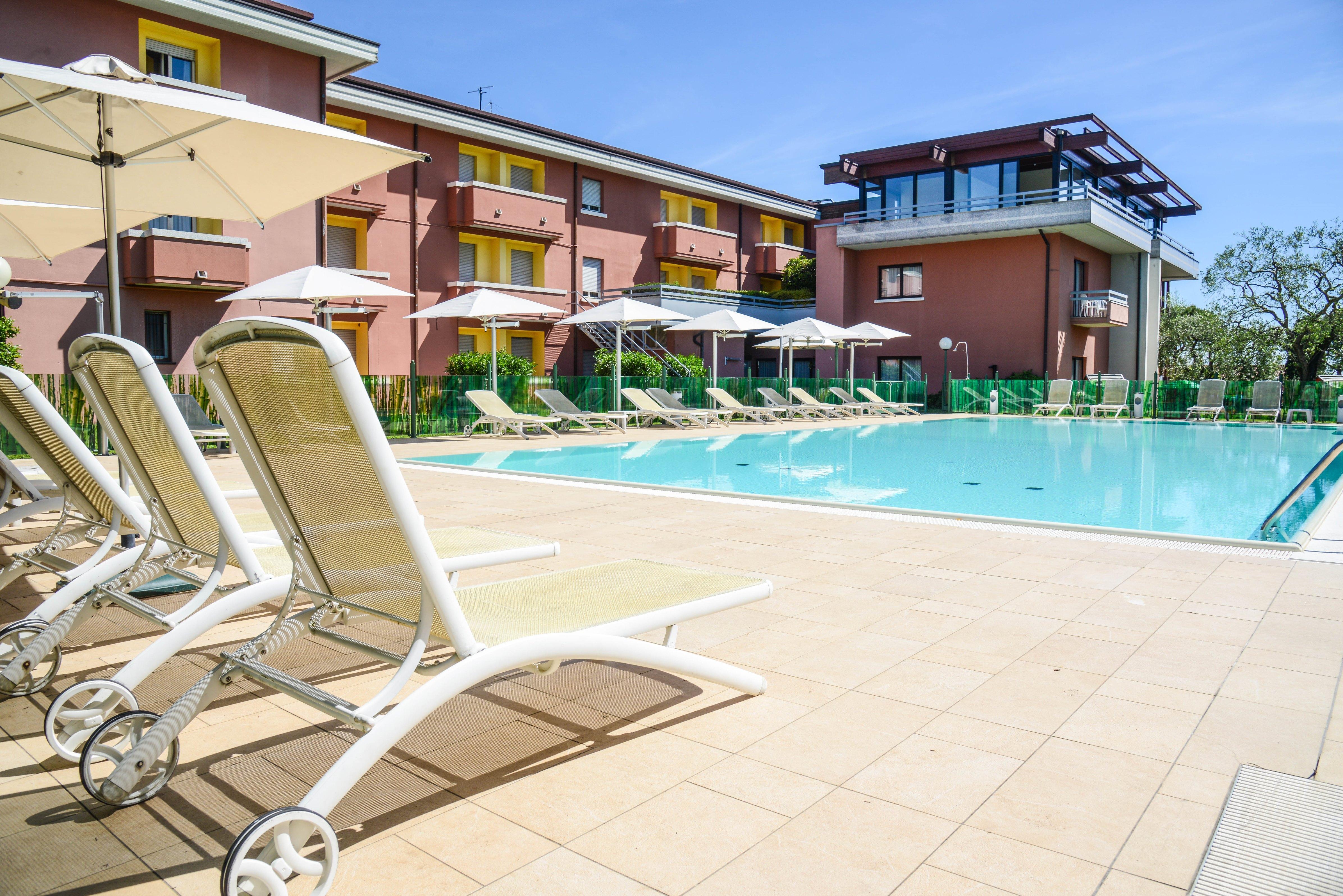 Hotel Oliveto Desenzano del Garda Bagian luar foto