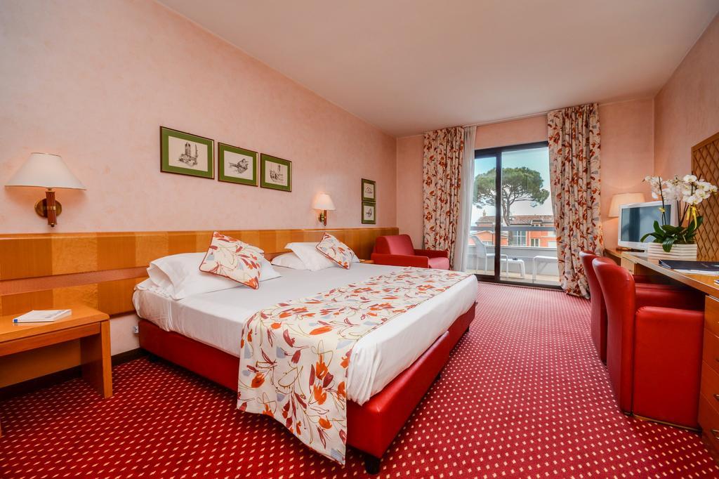 Hotel Oliveto Desenzano del Garda Bagian luar foto