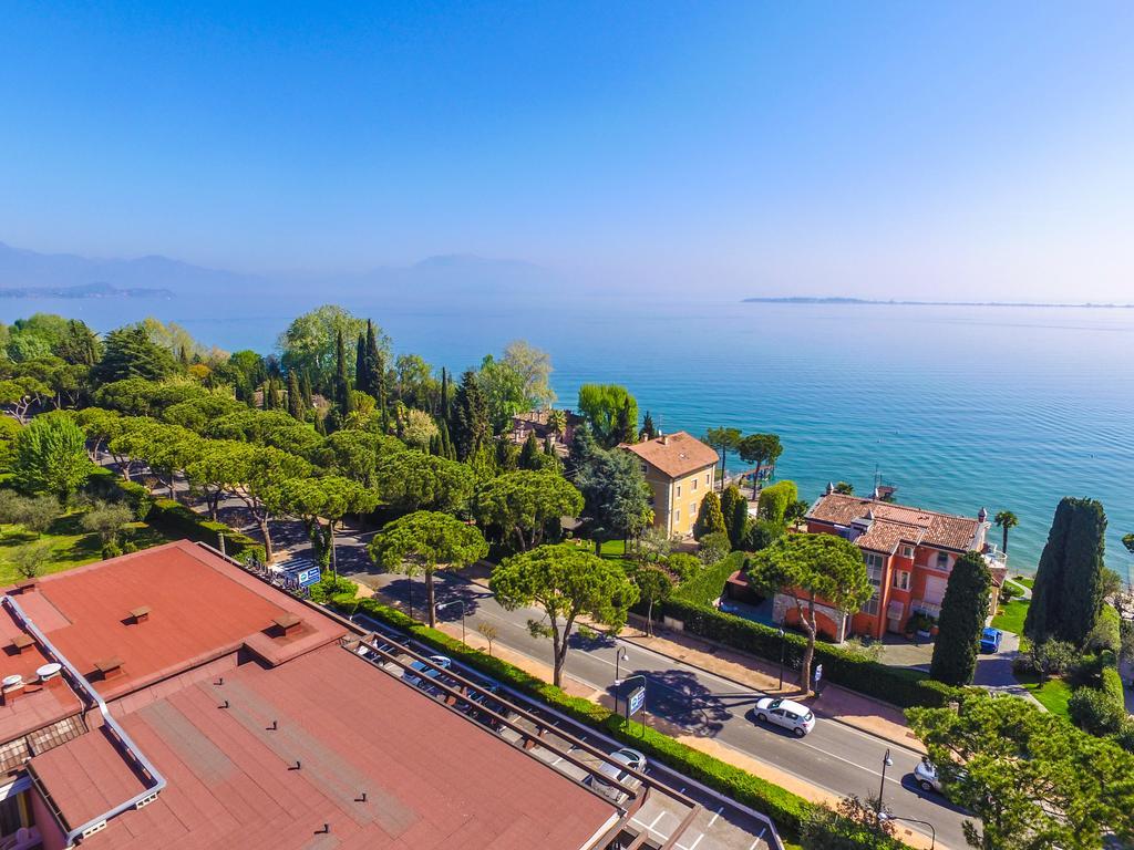 Hotel Oliveto Desenzano del Garda Bagian luar foto