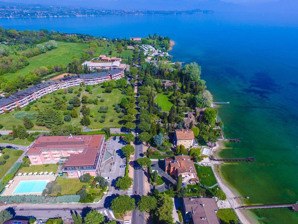 Hotel Oliveto Desenzano del Garda Bagian luar foto