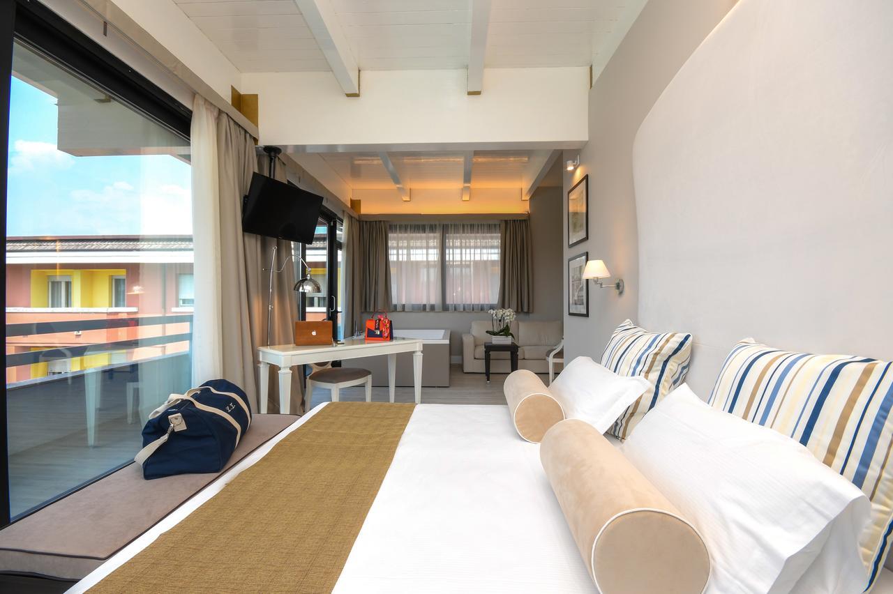 Hotel Oliveto Desenzano del Garda Bagian luar foto
