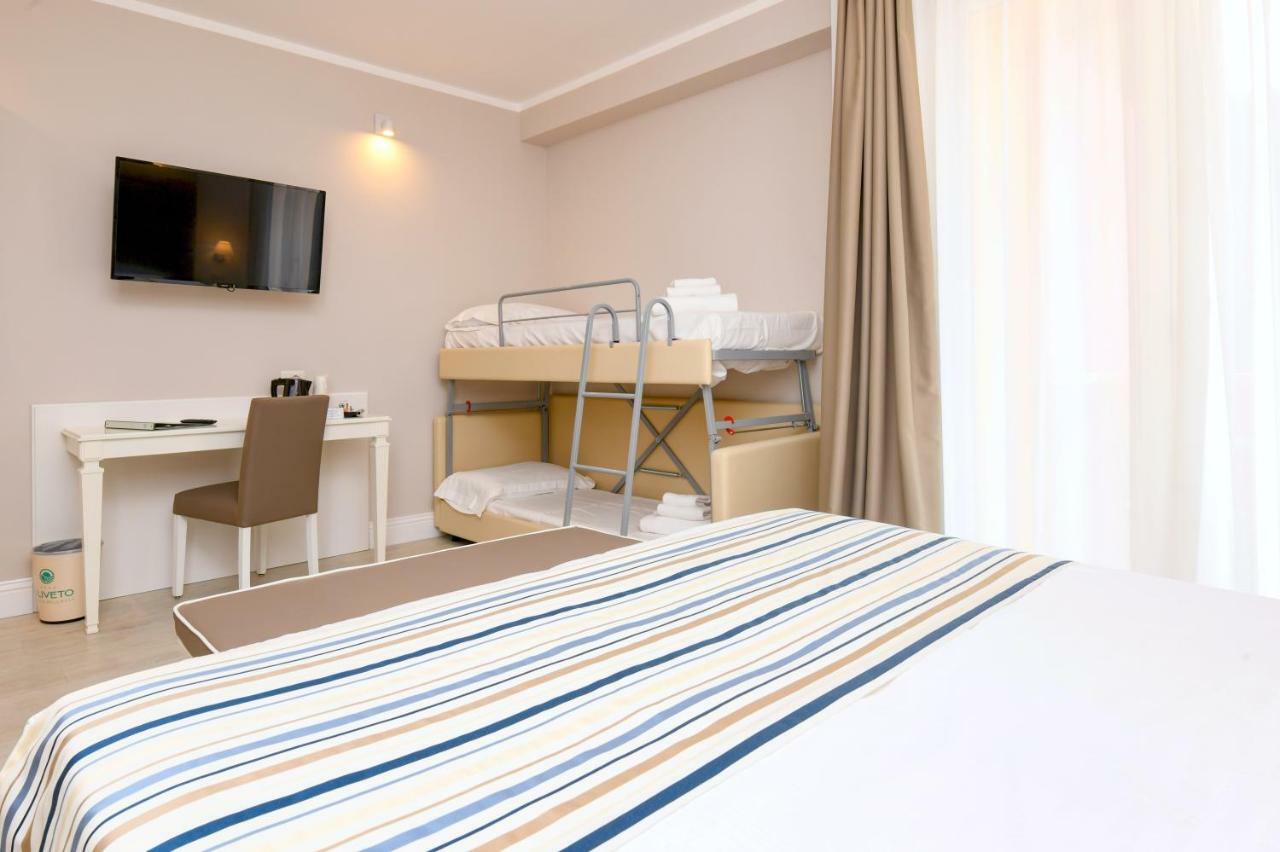 Hotel Oliveto Desenzano del Garda Bagian luar foto